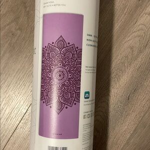 NWT Gaiam classic lavender mandala print yoga mat